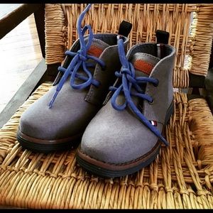 Tommy Hilfiger kids boots size 13